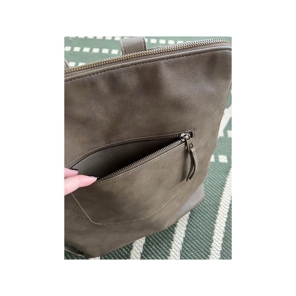 Universal Threads Backpack / Traveling Tote - Picture 3 of 6